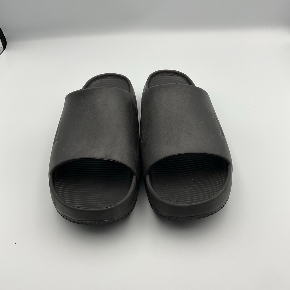 Mens Nike Calm Slide...size(7mens)...(8womens)